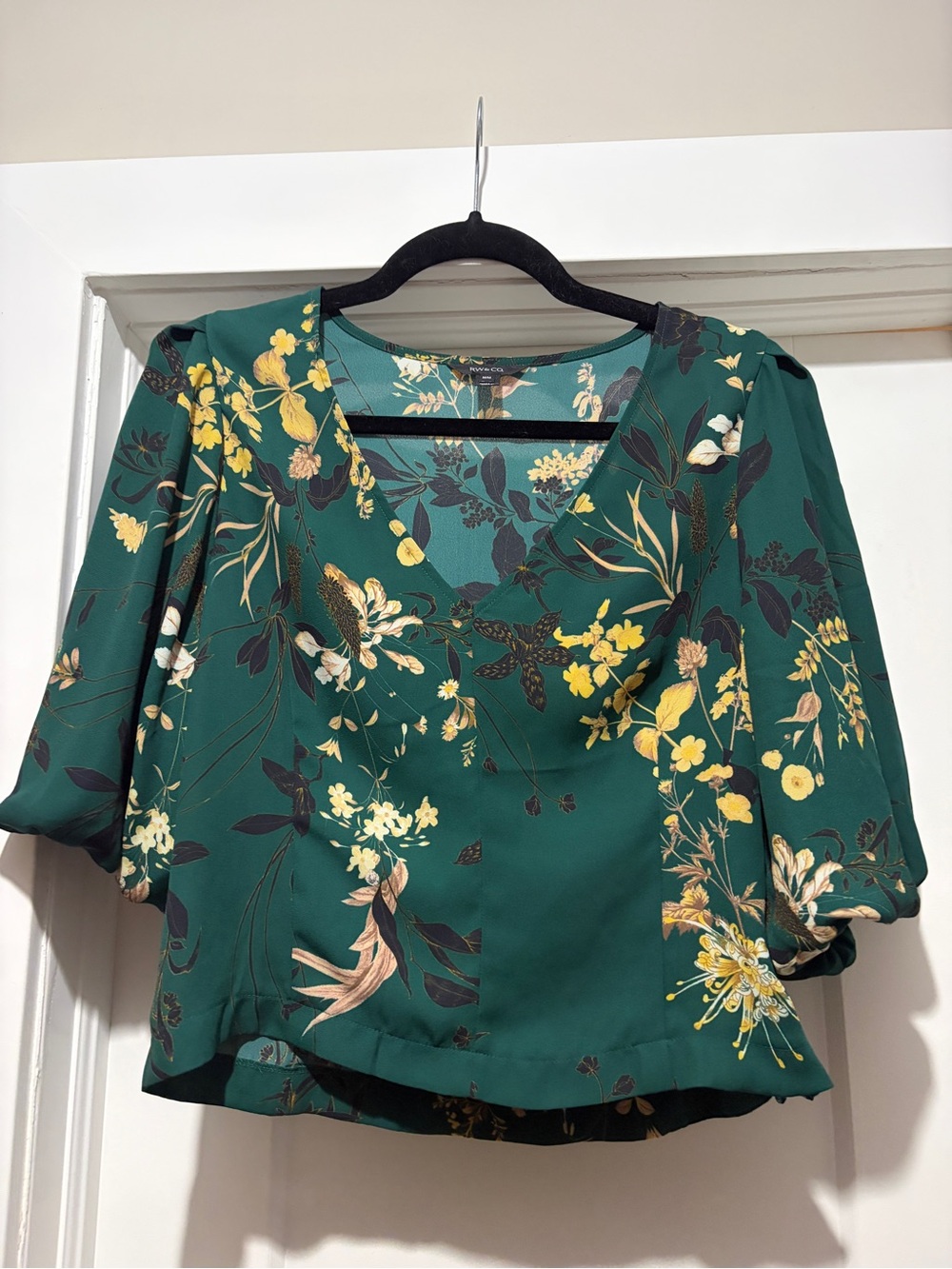 RW&CO. Emerald Green Floral V-Neck Blouse